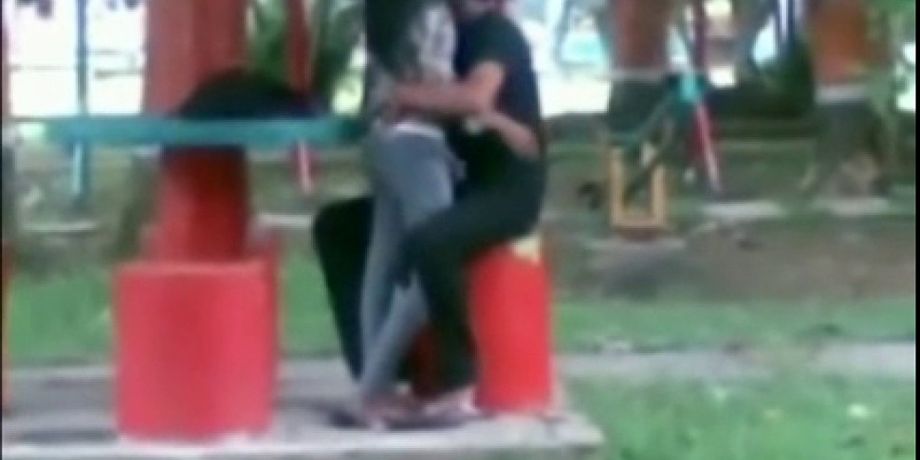 Public Park Foreplay EMPFlix Porn Videos