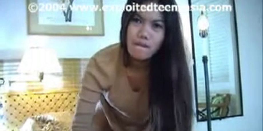 Tina Filipino Amateur Fucked Upside Down On The Couch EMPFlix Porn Videos