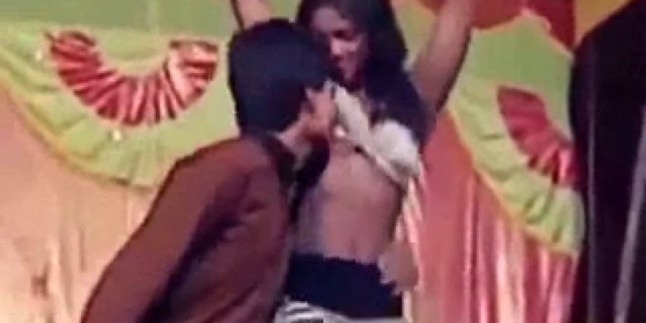 Indian Couples Dance Topless at Public Talent Show EMPFlix Porn Videos